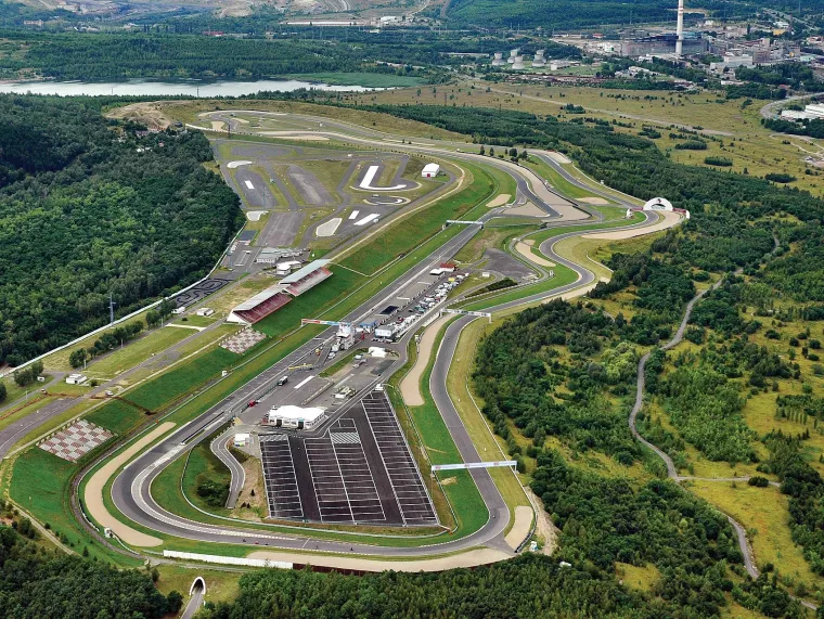 24. - 26.6. 2022 se na Autodromu v Mostě uskuteční Mezinárodní německý šampionát silničních motocyklů (IDM) a CE.ENERGY u toho nebude scházet.