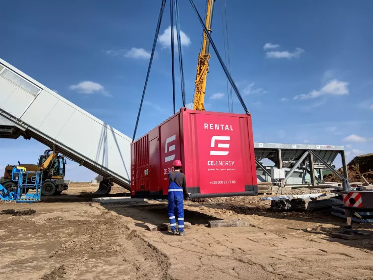 JARO = zvýšená aktivita živočichů, prodlužují se dny, kvetou rostliny a začíná čilý stavební ruch