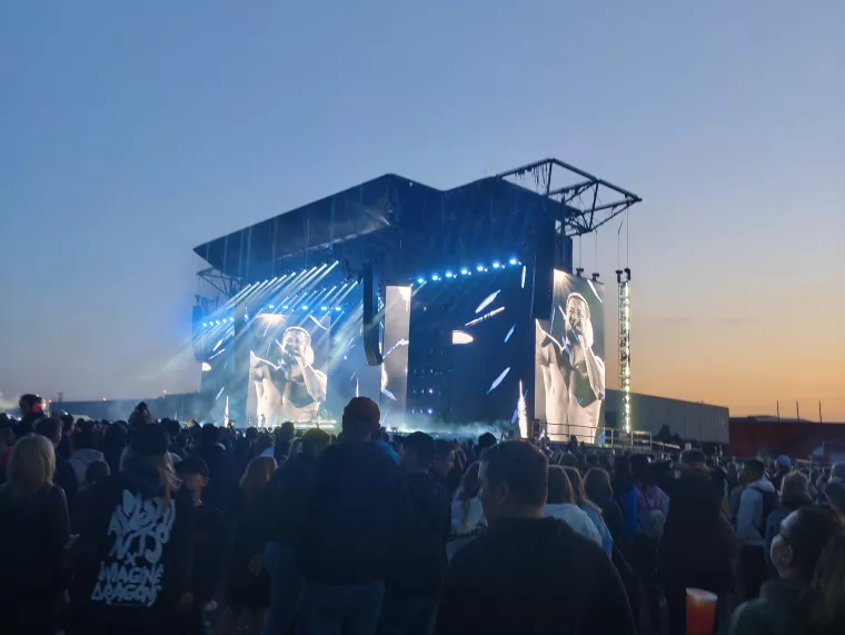 Imagine Dragons: Když hraje světová kapela, musí všechno šlapat – i generátory