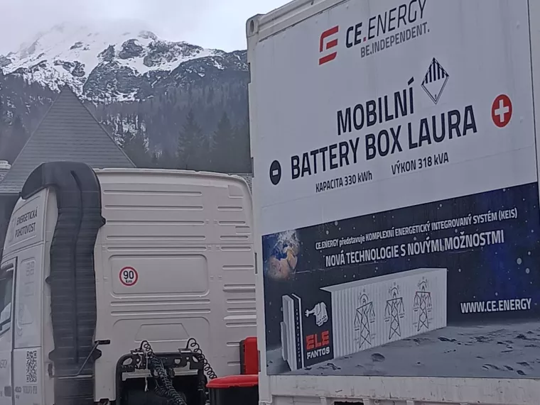 Laura: 6,7 tun energie, která řeší, co jiní jen komentují
