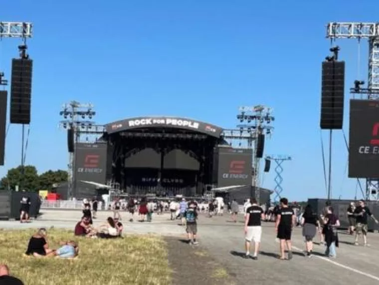 Solární pódium, recyklace vody i elektroauta: české festivaly mění energii v zážitek. „CE.ENERGY dokáže navrhnout a dodat řešení na míru pro jakýkoli festival, ať už jde o komorní akci nebo velký multi-stage areál“