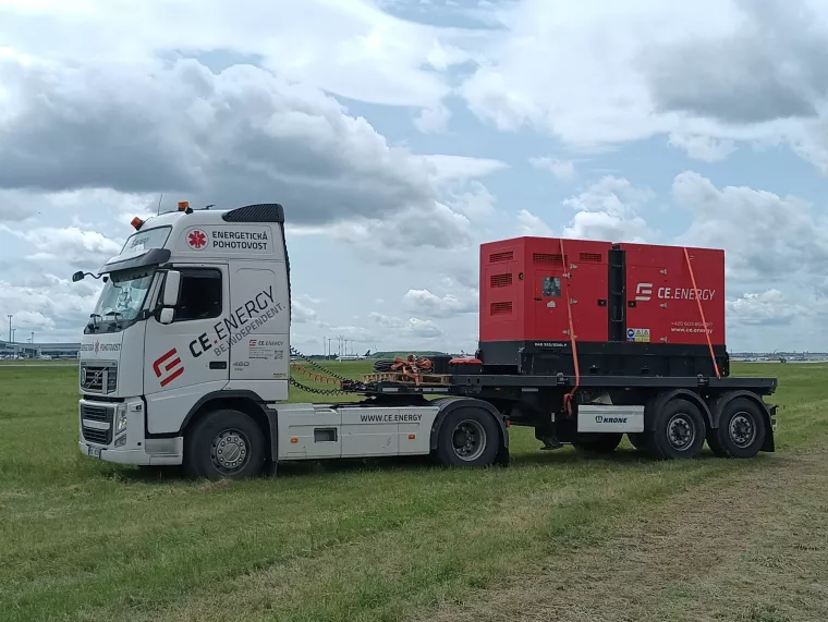 Politici se přou, proč došlo k blackoutu. Ve výsledku ale volají po investicích do energetiky