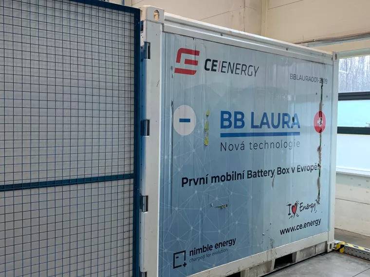 Zablokovaný průliv odřízl dodávky ropy a plynu. Zástupci firem bijí na poplach před velmi brzkým nedostatkem energie