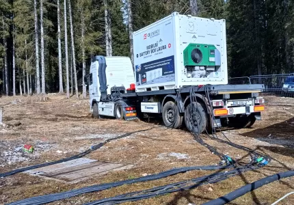 Laura: 6,7 tun energie, která řeší, co jiní jen komentují