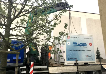 Zablokovaný průliv odřízl dodávky ropy a plynu. Zástupci firem bijí na poplach před velmi brzkým nedostatkem energie